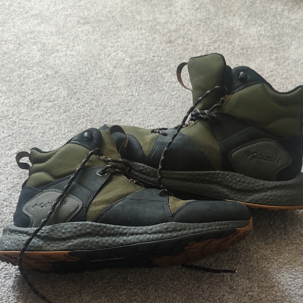 Columbia Men's Green/Black Hiking Boots